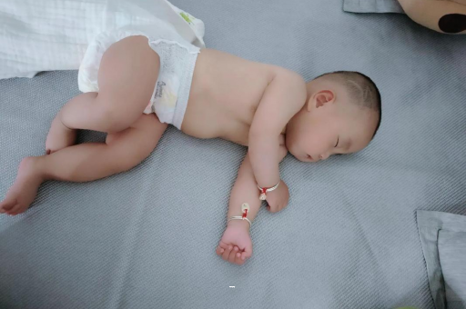 阳春宝宝短发型女